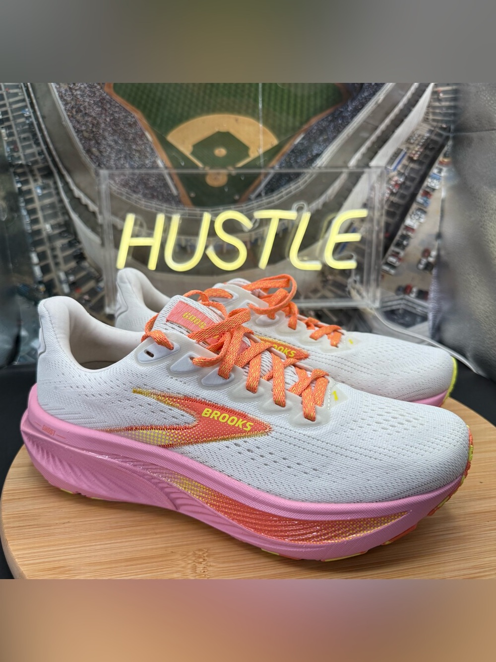 Brooks Ghost 17 Coconut Candy Limeade Women's Size 7(B) Medium